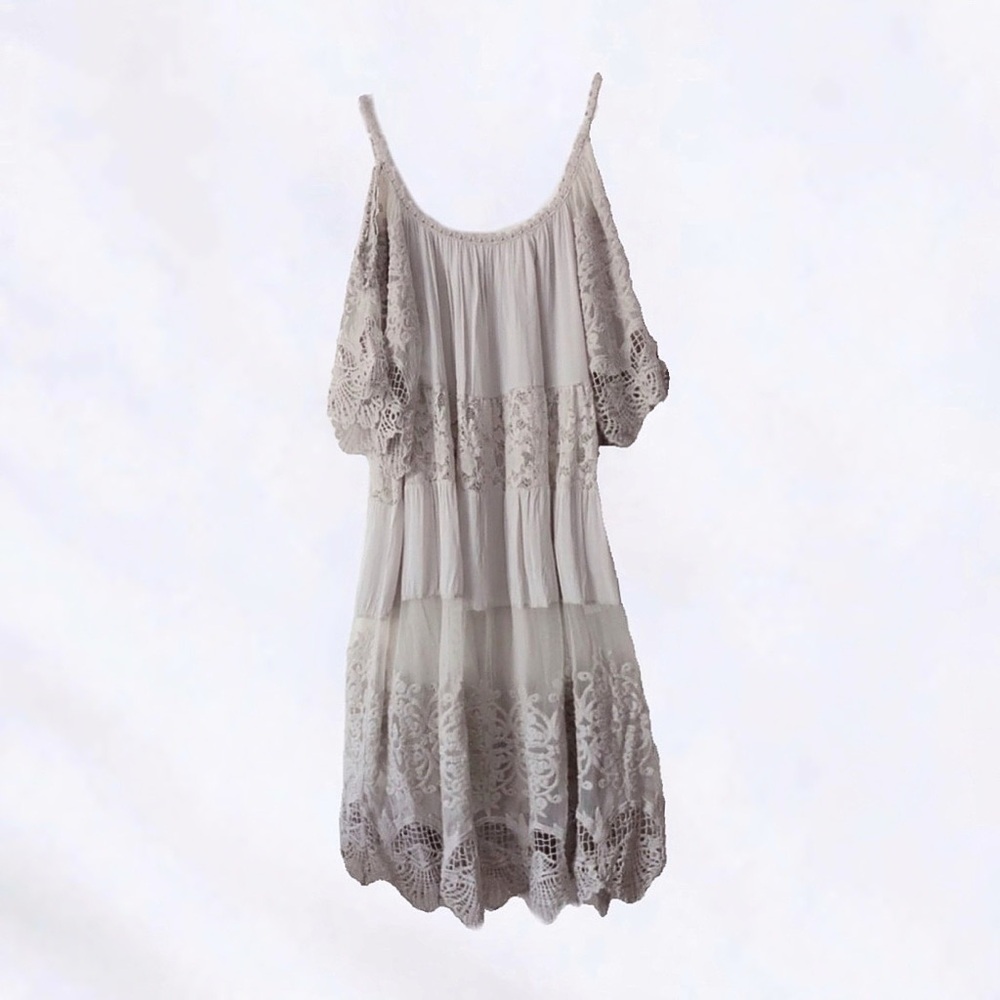 lola ⋆ cold shoulder shift dress